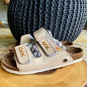 NIB, Hand Stitched Sandals Trendy Light Weight Women's Flat Shoes Women Slippers